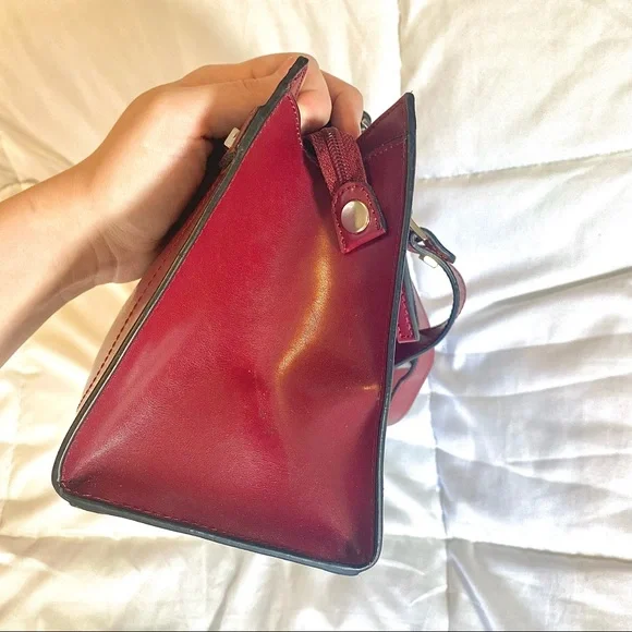 X SOLD X
VINTAGE Y2K GUESS SHOULDER BAG - Picture 4 of 6